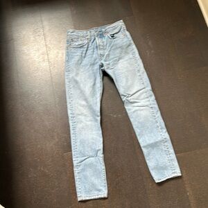 Straight leg Women's 501 Levi's in light stone wash